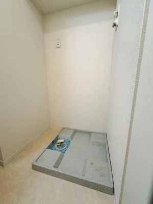 ＦＯＲＥＳＴＡ戸越銀座 洗濯機置き場 208