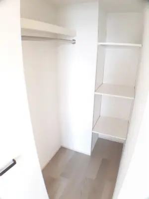 レジディア島津山 収納 727